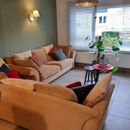 Holiday home Our Lily House, Een Gezellig Familiehuis In Rustige Omgeving *
